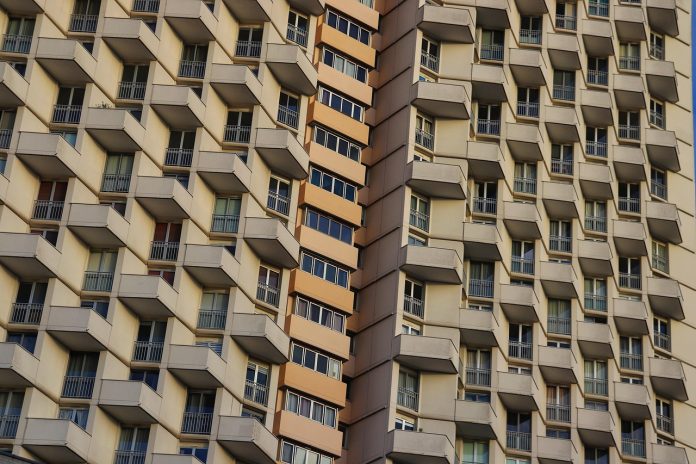 calculul ariei unui triunghi isoscel: metoda simpla si eficienta